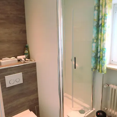 Weiss, Sandra Weiss 福森