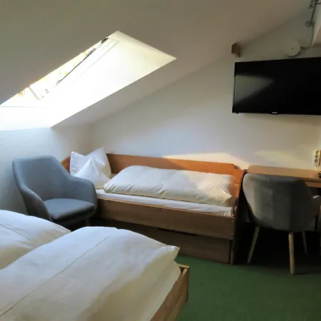 Weiss, Sandra Weiss * 福森