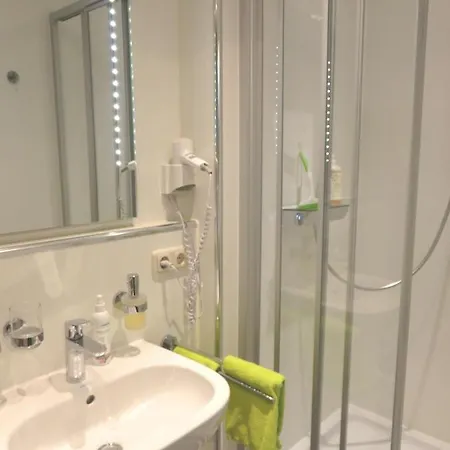 Weiss, Sandra Weiss 公寓 *