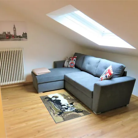 Weiss, Sandra Weiss 公寓 福森