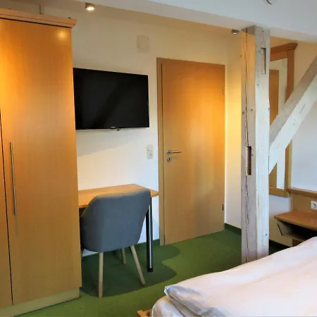 Weiss, Sandra Weiss *