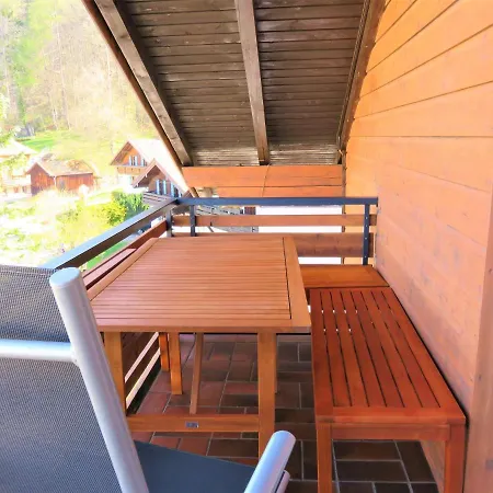 Weiss, Sandra Weiss * 福森