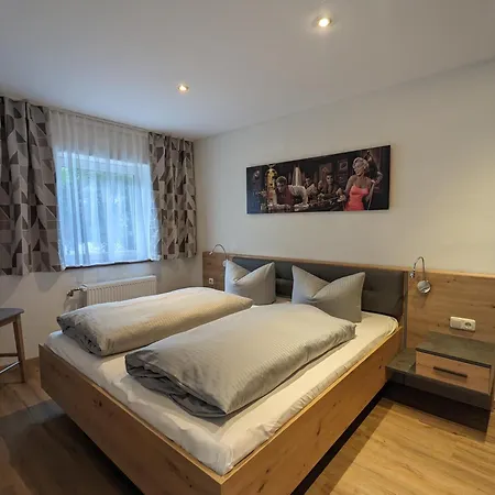 Weiss, Sandra Weiss 公寓