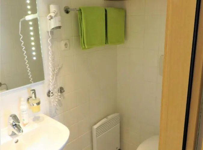 Weiss, Sandra Weiss *