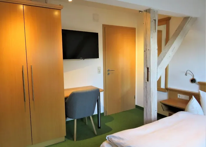 Weiss, Sandra Weiss *