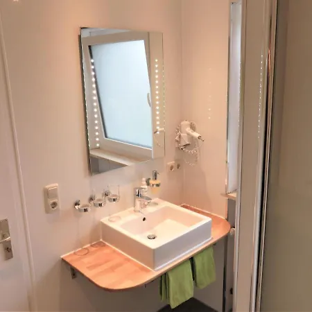 Appartement Weiss, Sandra Weiss *