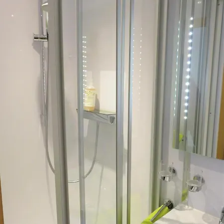Appartement Weiss, Sandra Weiss *