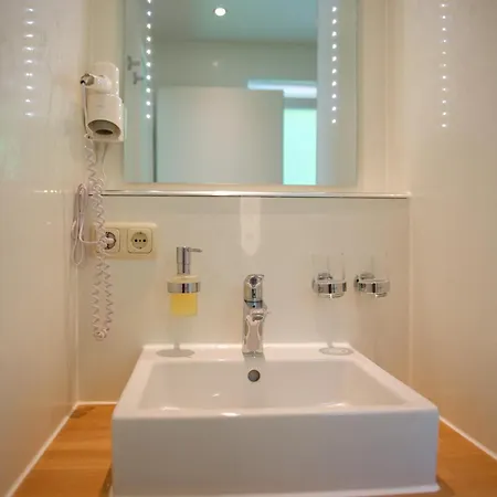 Weiss, Sandra Weiss Appartement *