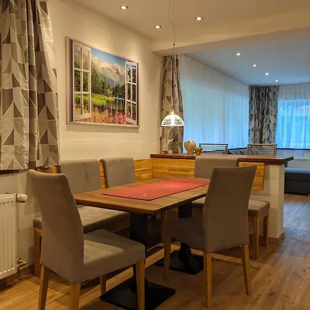Appartement Weiss, Sandra Weiss *