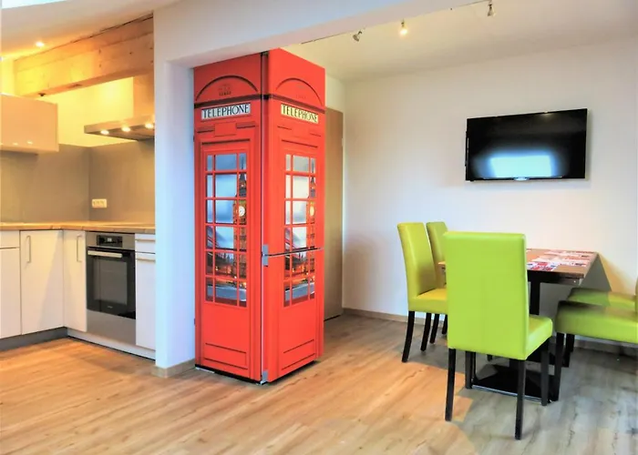 Weiss, Sandra Weiss Apartment *