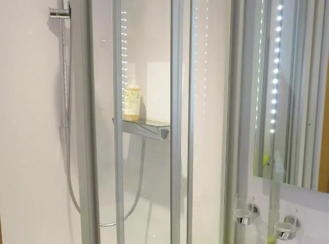 Apartment Weiss, Sandra Weiss *