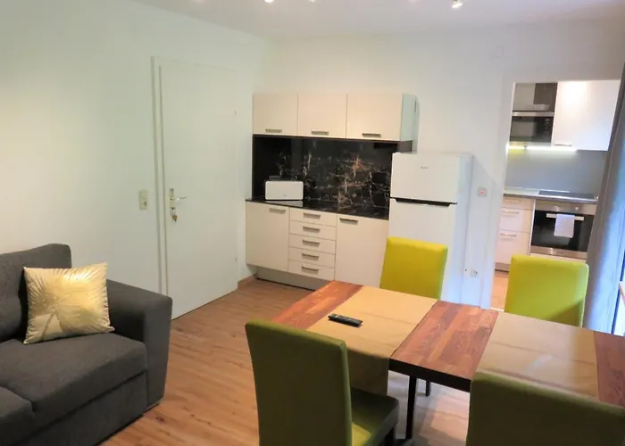 Weiss, Sandra Weiss Apartment *