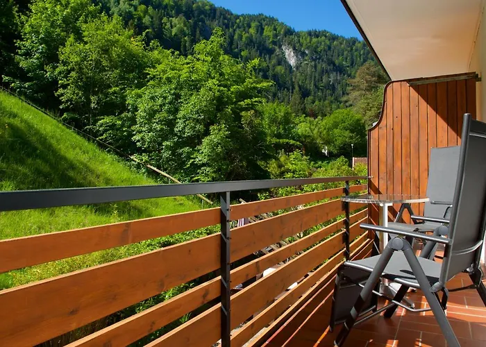 Weiss, Sandra Weiss Apartment *